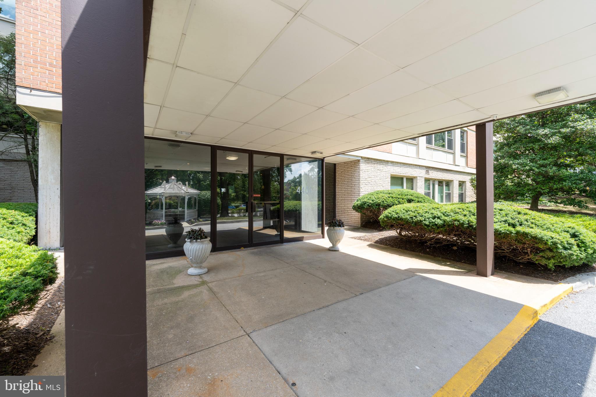 ROLAND PARK - Residential