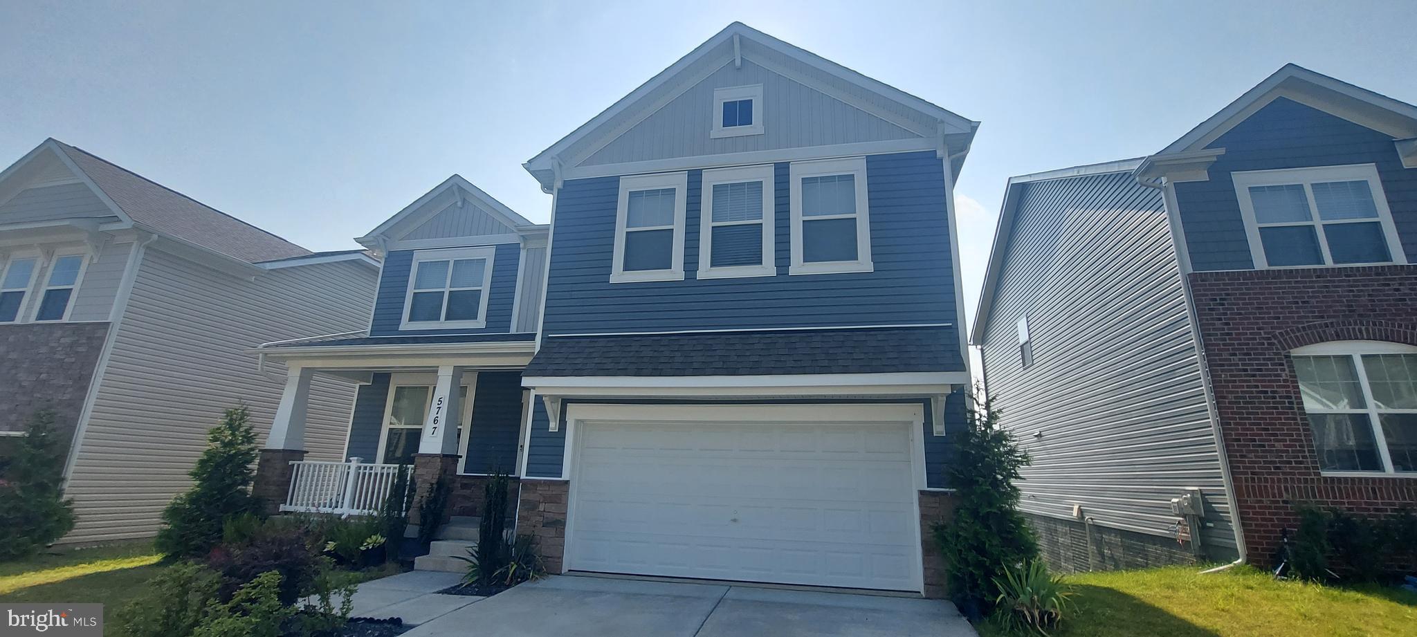 Distinctive 5-Bedroom Home with Versatile Living Space
This thoughtfully designed 5-bedroom, 4-bath home offers a flexible layout across three spacious levels.
The main level features an open floor plan with a formal living room, a family room off the kitchen and dining area, plus a convenient main-level bedroom and full bath—perfect for guests or multigenerational living.
Upstairs, enjoy a spacious recreation/family room, a dedicated laundry room, and a private primary suite with en-suite bath. Two additional bedrooms share a full hall bath.
The walk-out lower level includes a large family room, another bedroom and full bath, and a generous storage room.
Additional highlights include a partially fenced backyard and an attached 2-car garage. A rare combination of space, function, and flexibility—ideal for today’s lifestyle.