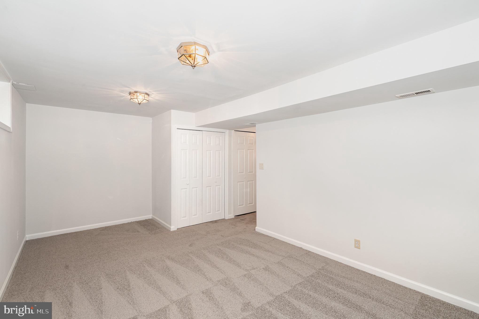 TALL OAKS TOWNHOUSES - Residential