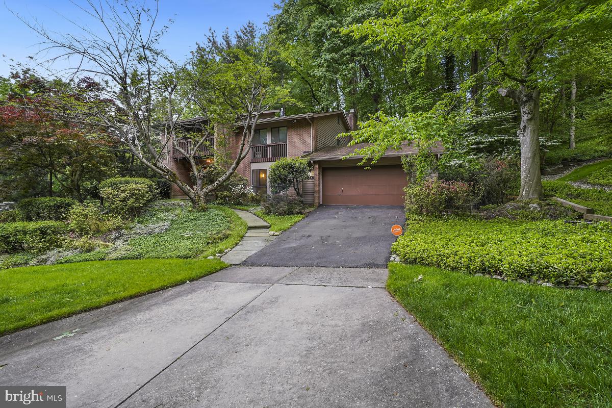 CONGRESSIONAL COUNTRY CLUB ESTATES - Residential