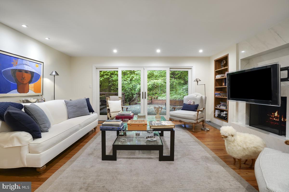 CONGRESSIONAL COUNTRY CLUB ESTATES - Residential