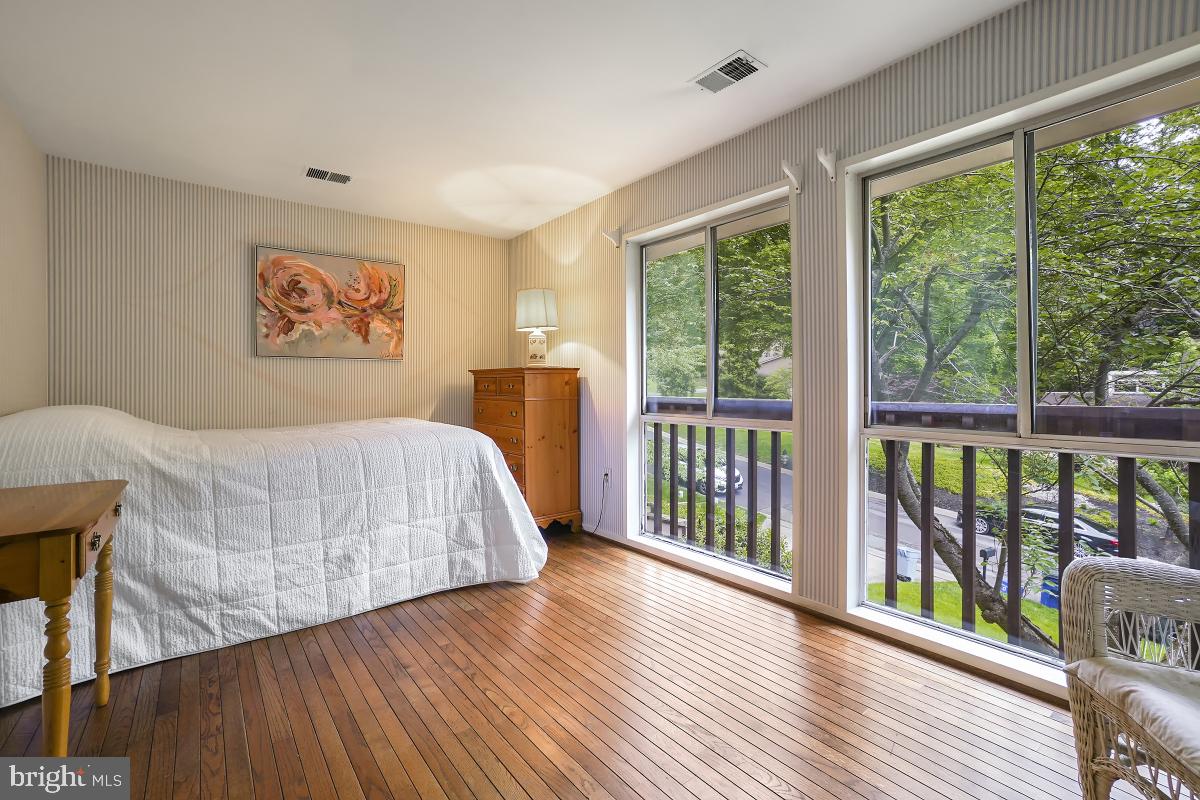 CONGRESSIONAL COUNTRY CLUB ESTATES - Residential