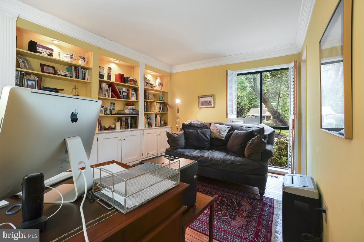 CONGRESSIONAL COUNTRY CLUB ESTATES - Residential