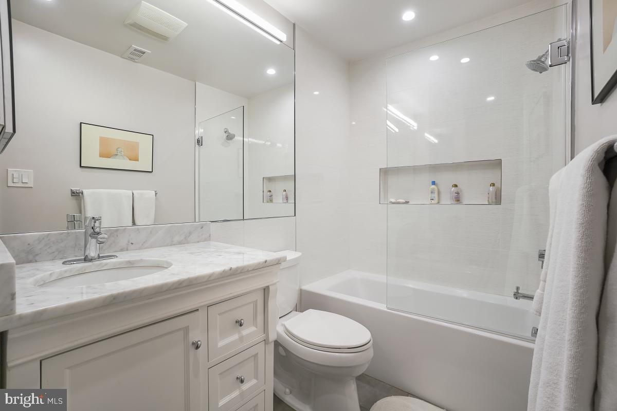 CONGRESSIONAL COUNTRY CLUB ESTATES - Residential