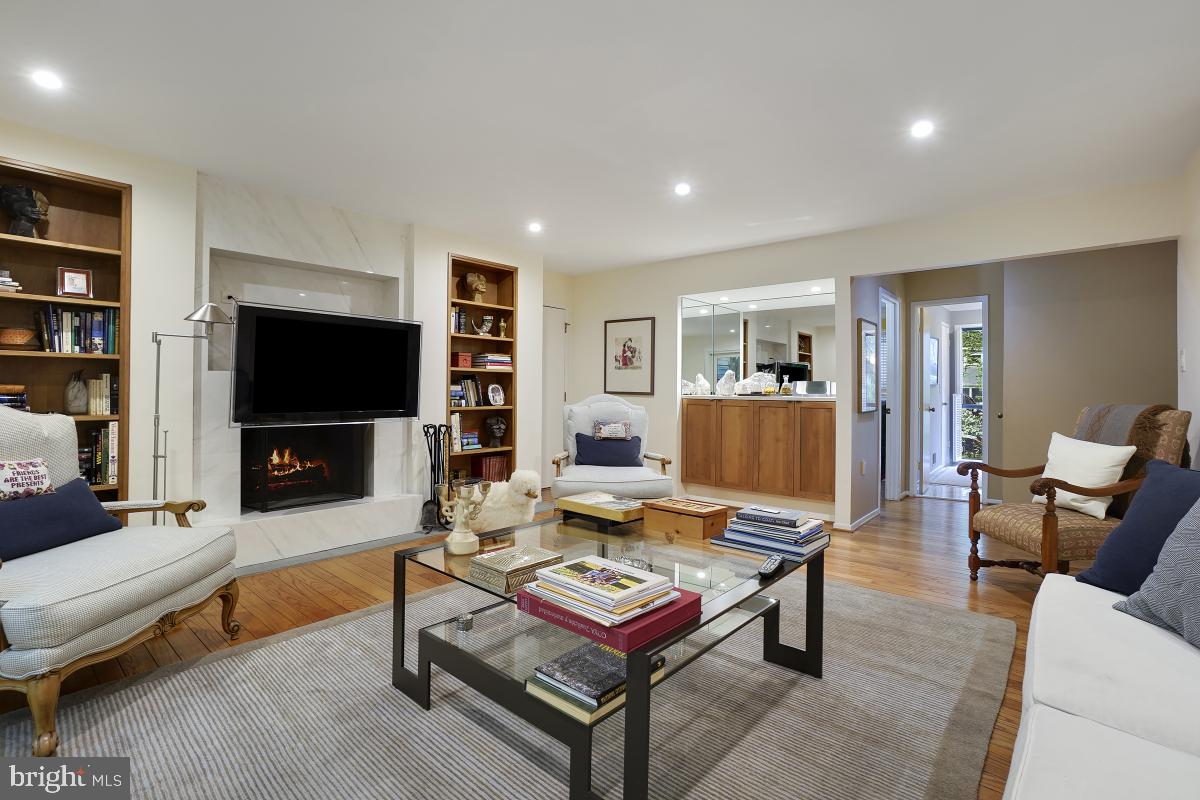 CONGRESSIONAL COUNTRY CLUB ESTATES - Residential