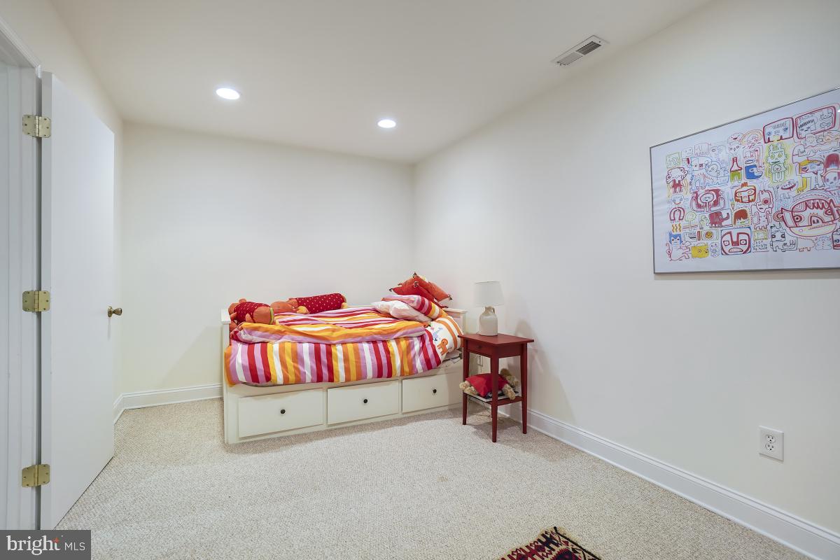 CONGRESSIONAL COUNTRY CLUB ESTATES - Residential