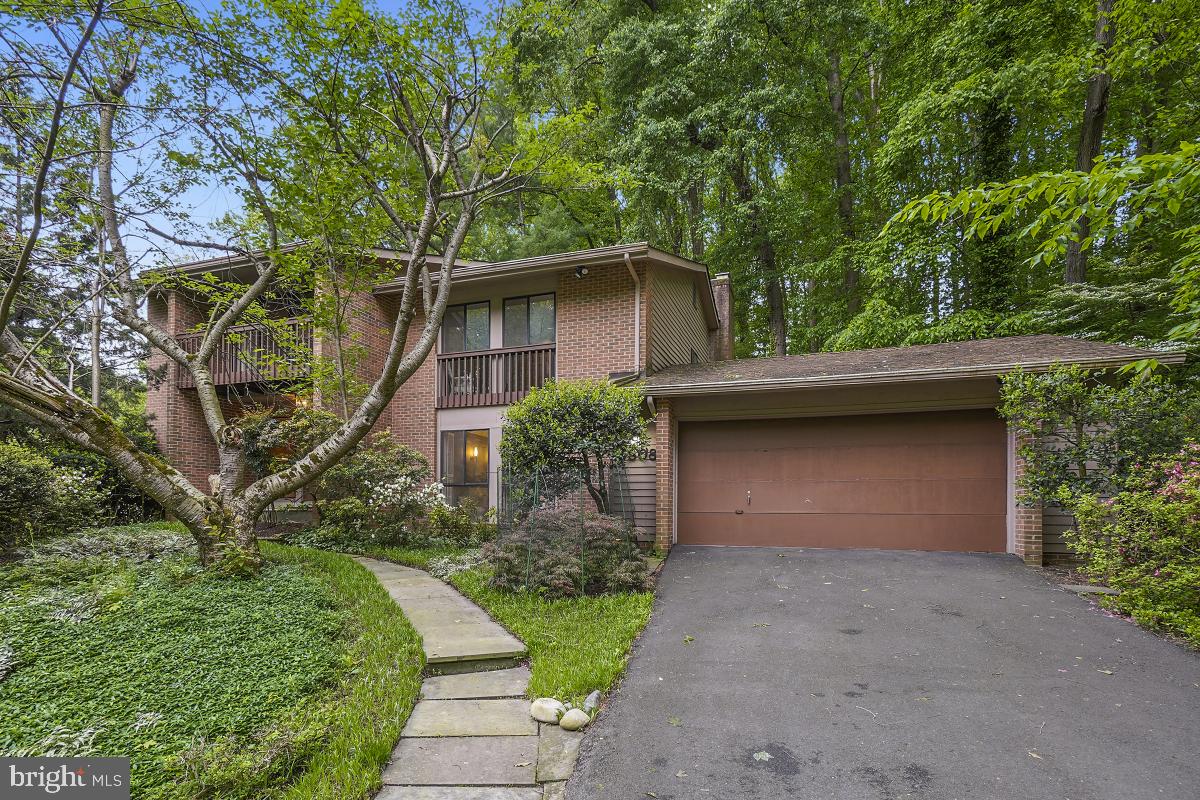 CONGRESSIONAL COUNTRY CLUB ESTATES - Residential