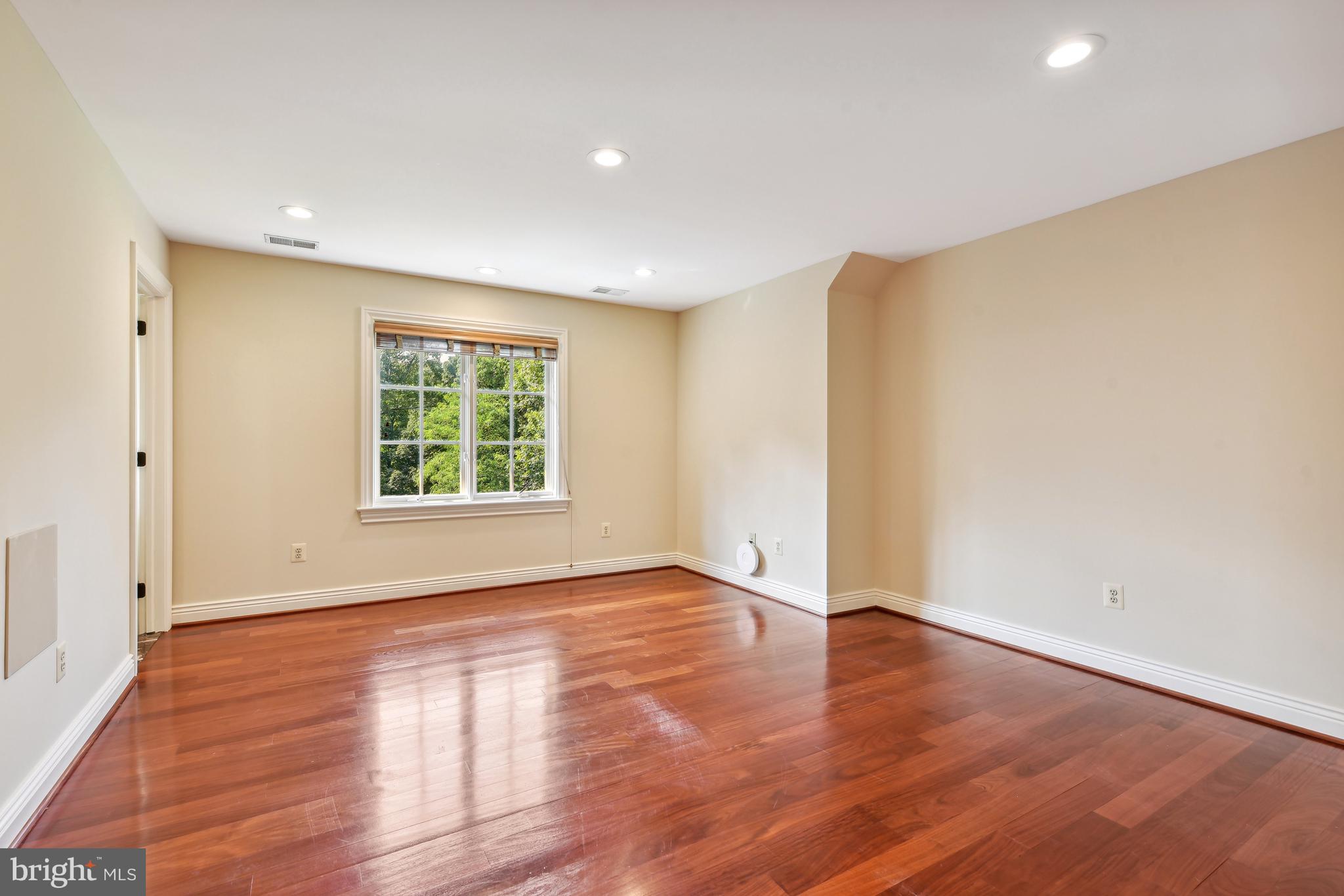 THE RESERVE - Residential