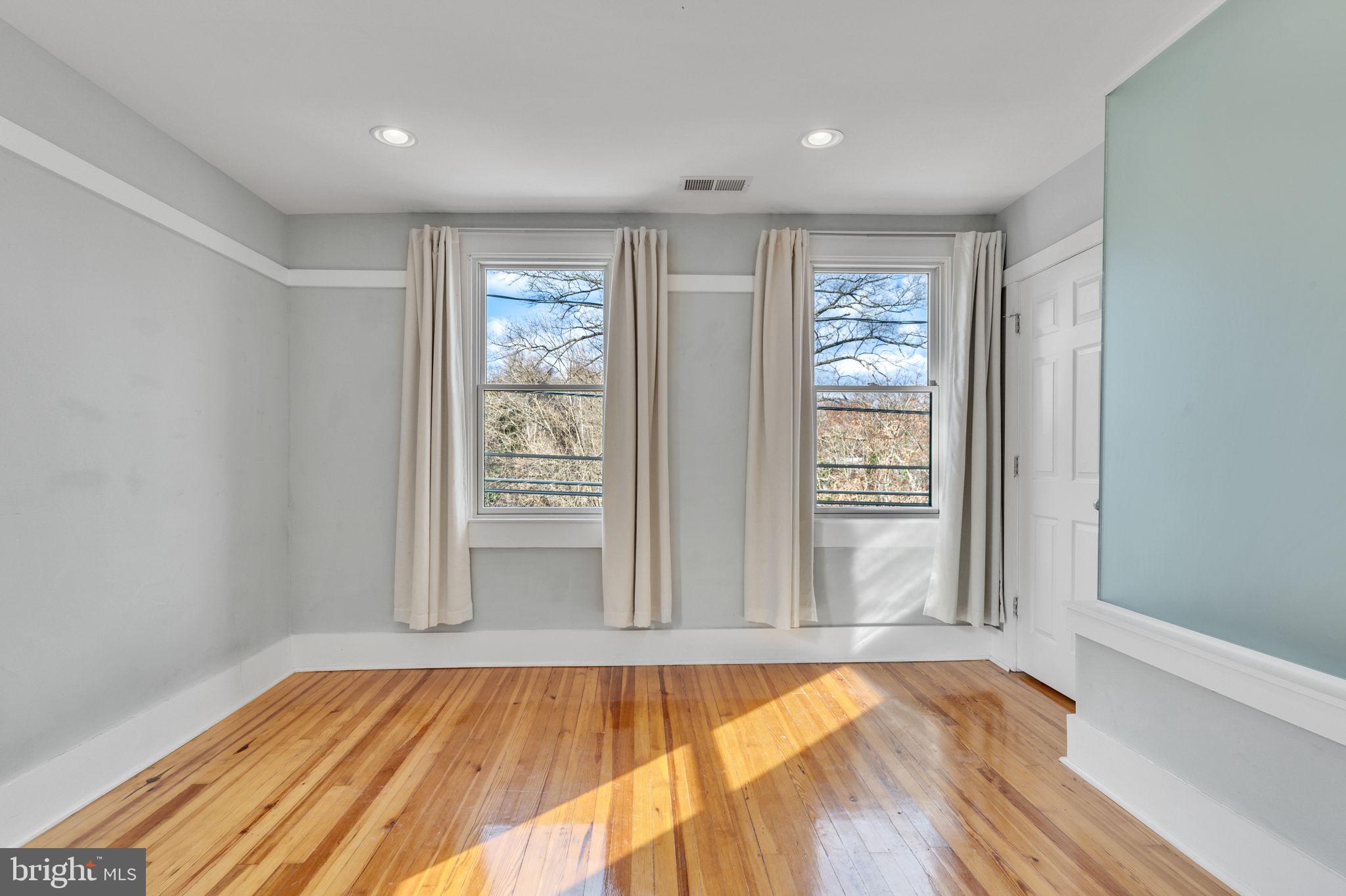 MOUNT WASHINGTON - Residential
