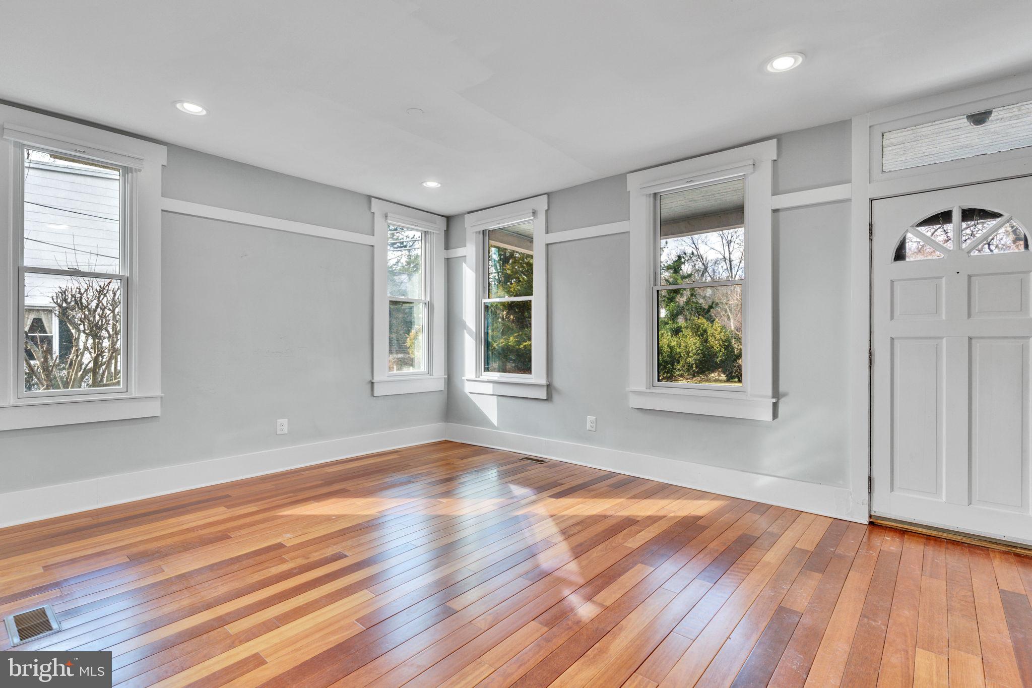 MOUNT WASHINGTON - Residential