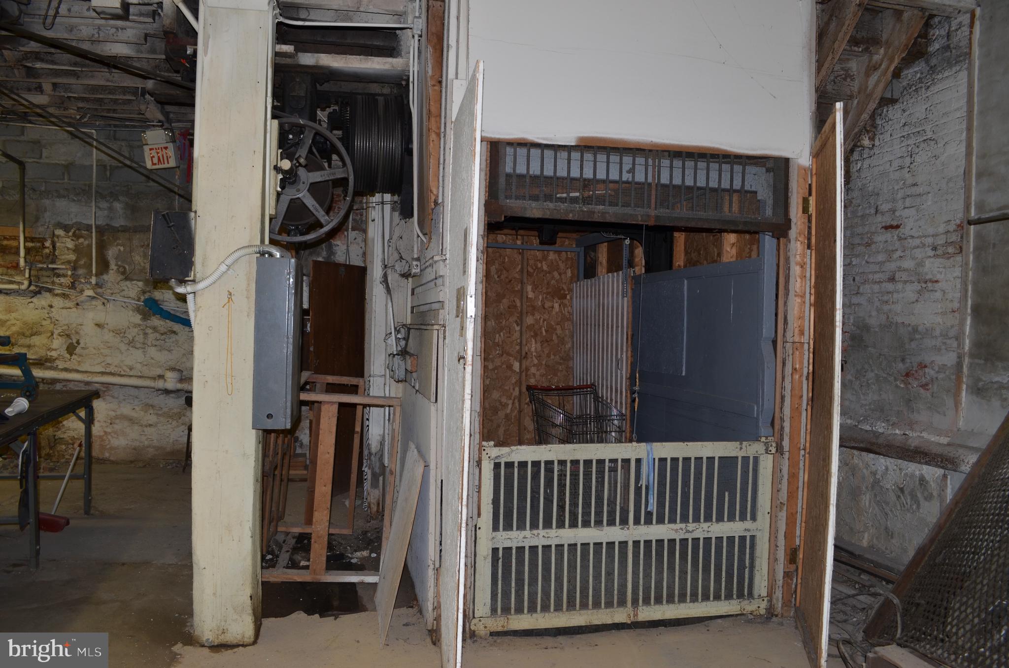FISHTOWN - Commercial Sale