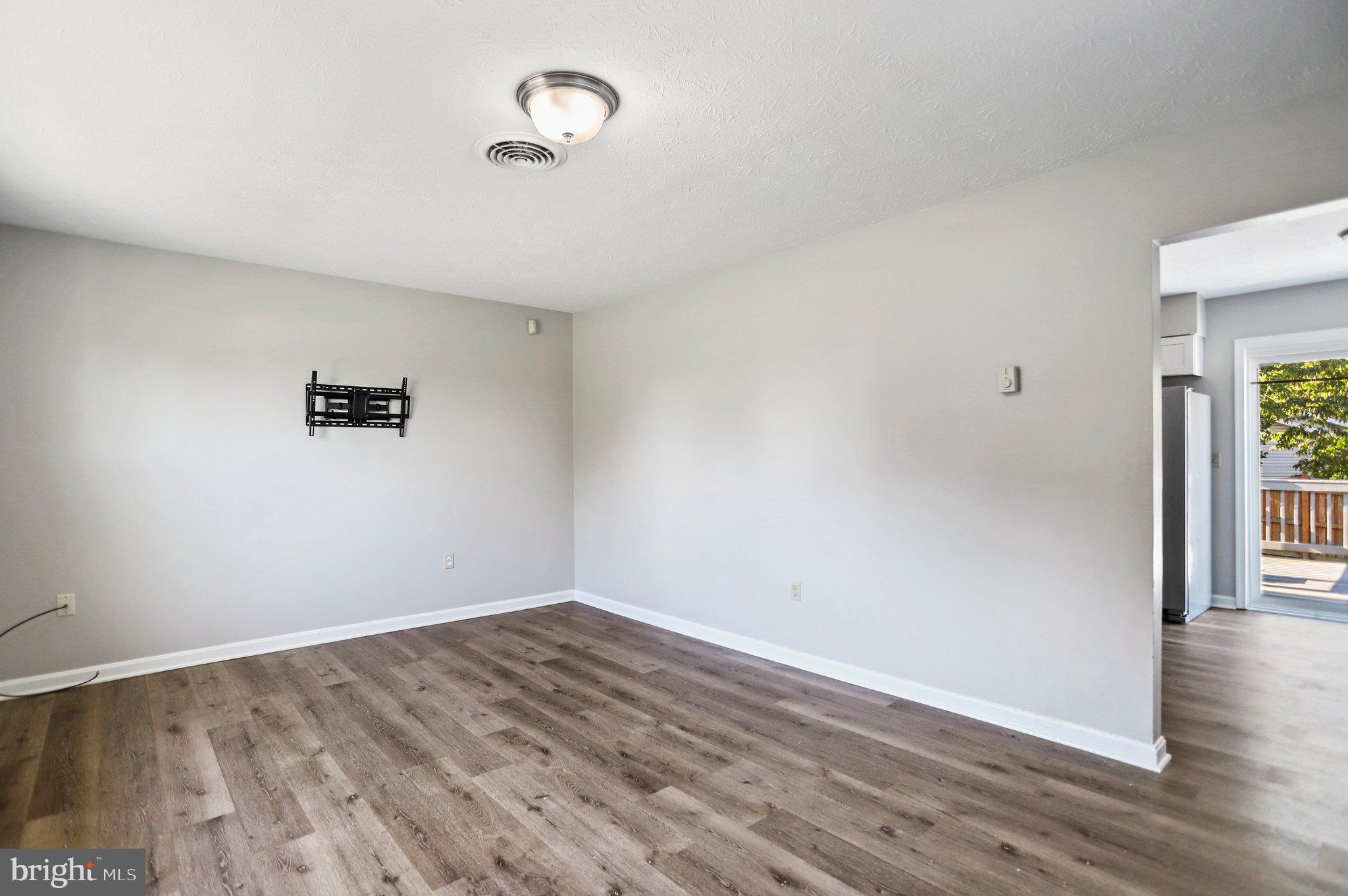 CREEKSIDE - Residential Lease