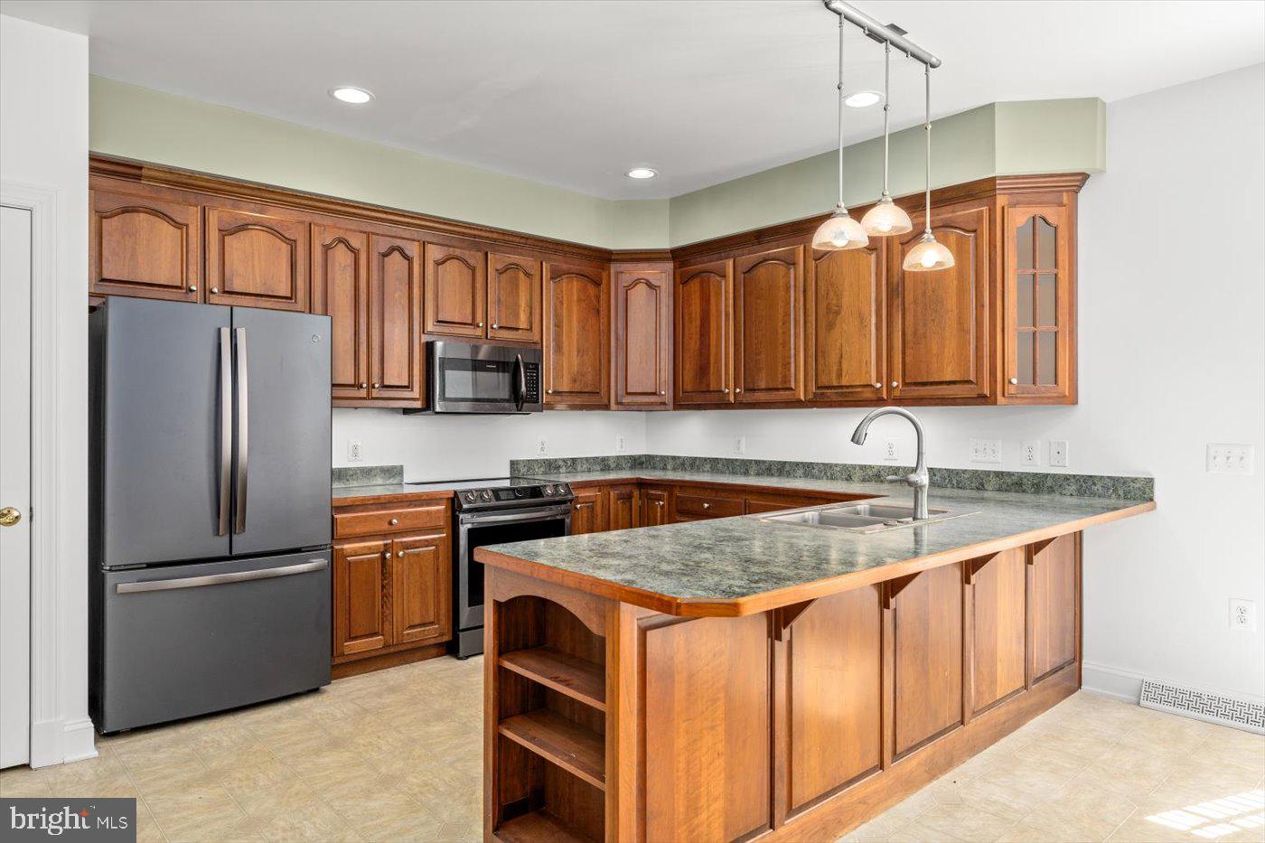 BOWLING GREEN MEADOWS - Residential