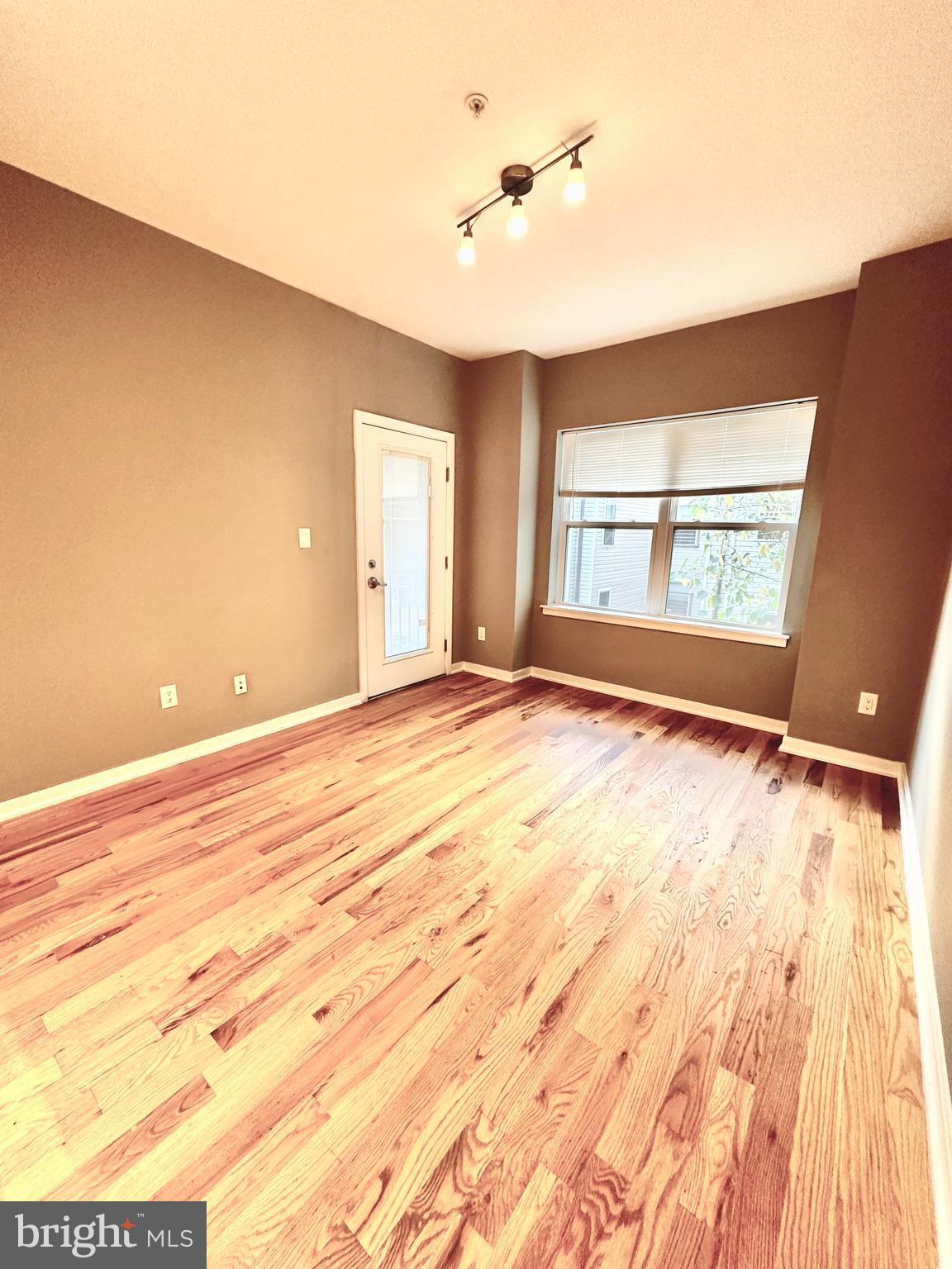 UNIVERSITY CITY - Residential Lease