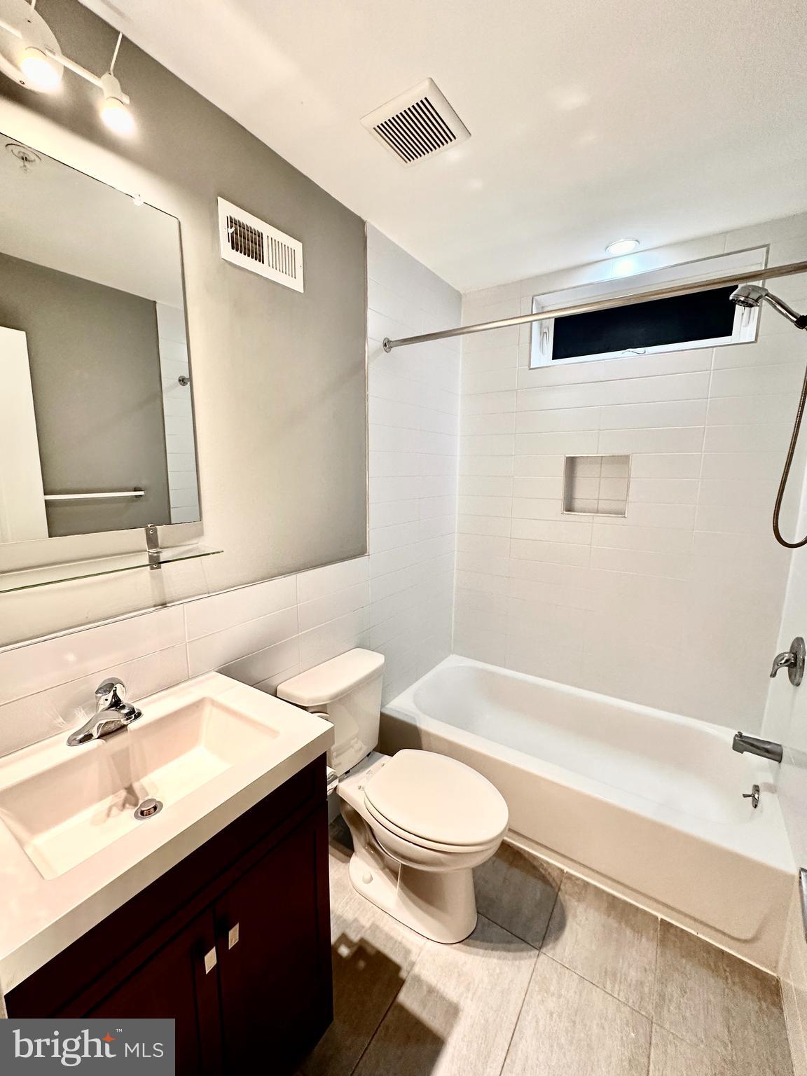 UNIVERSITY CITY - Residential Lease