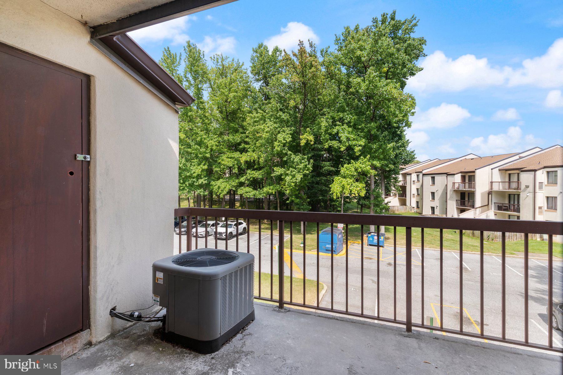 TREETOP - Residential