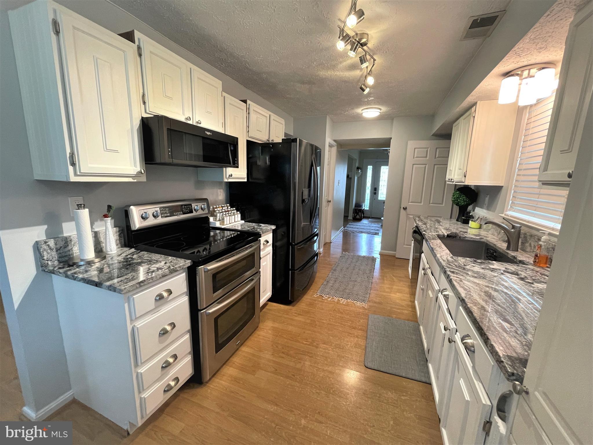 ST CHARLES SUB - HAMPSHIRE - Residential