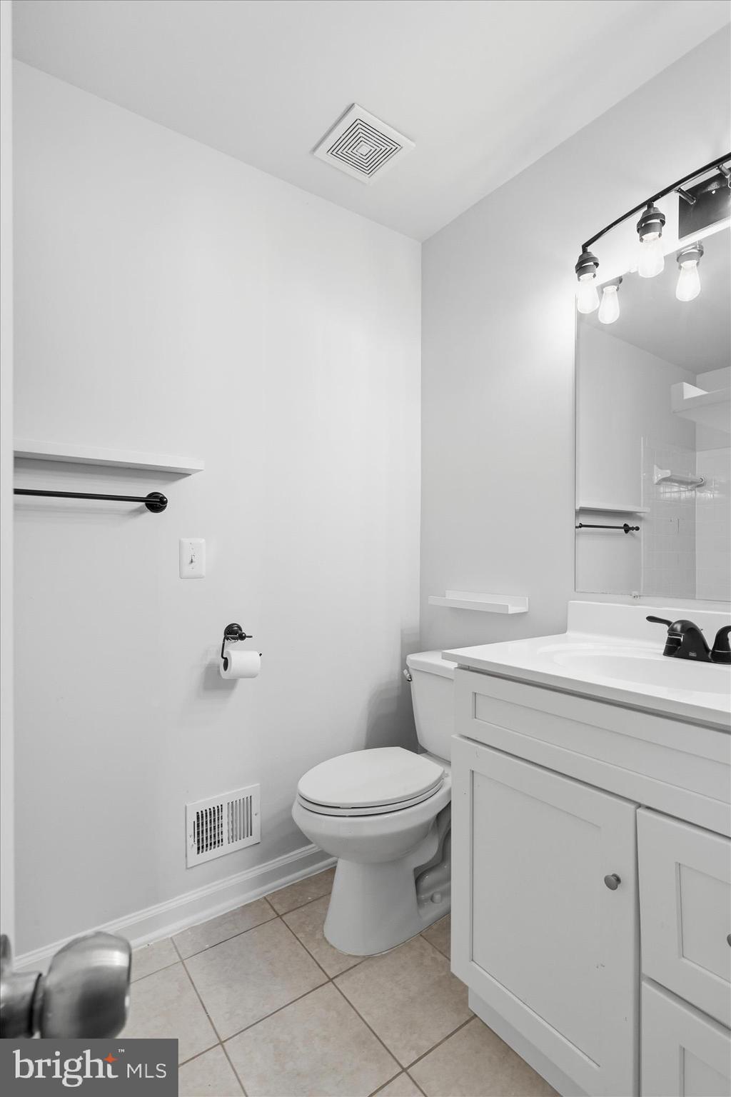 LONDON TOWNE - Residential