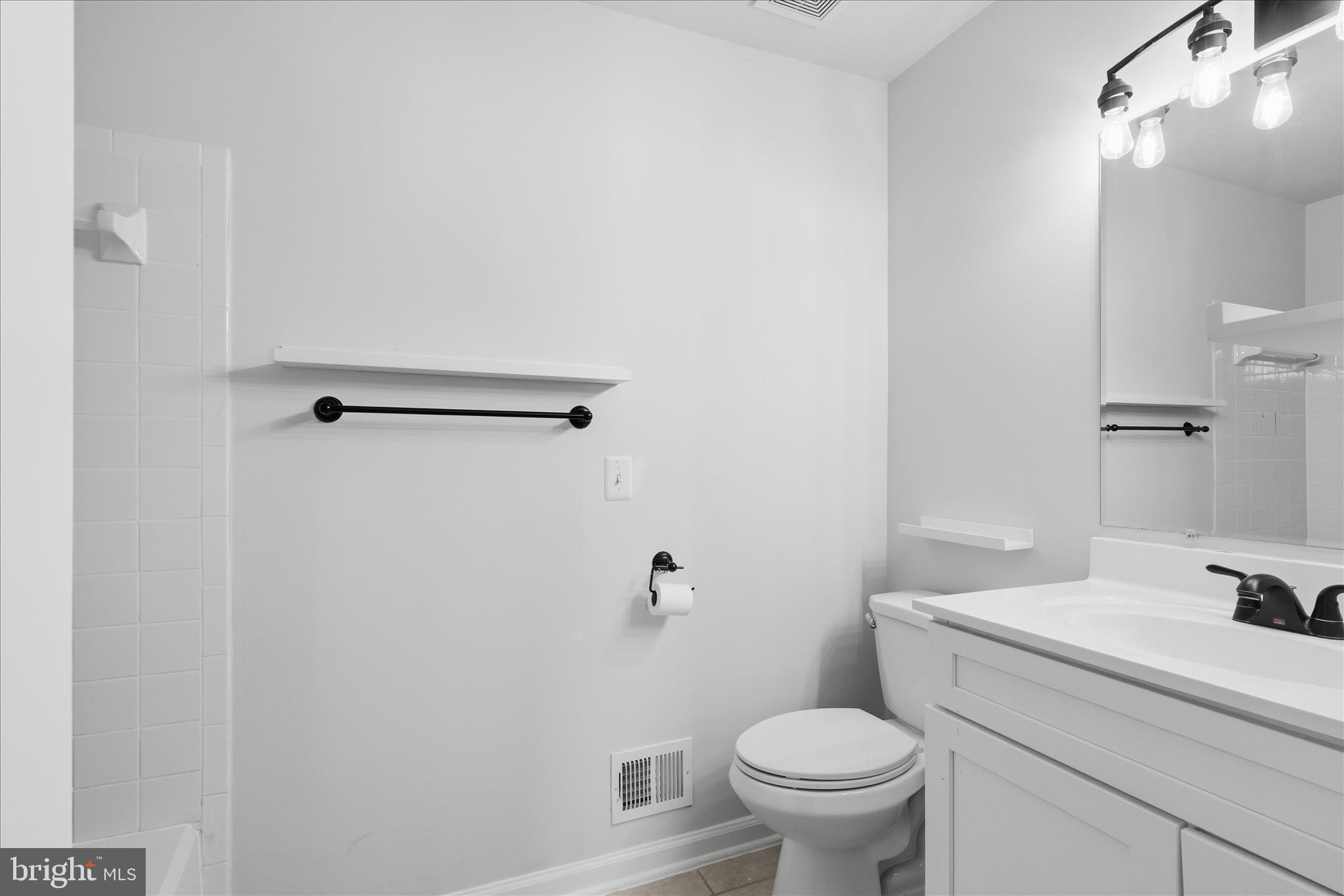 LONDON TOWNE - Residential