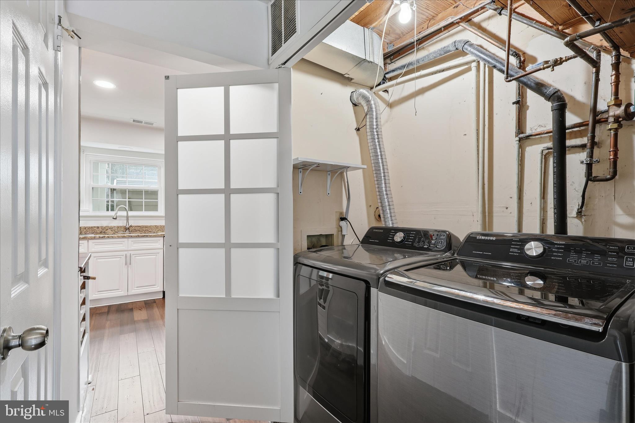 LONDON TOWNE - Residential