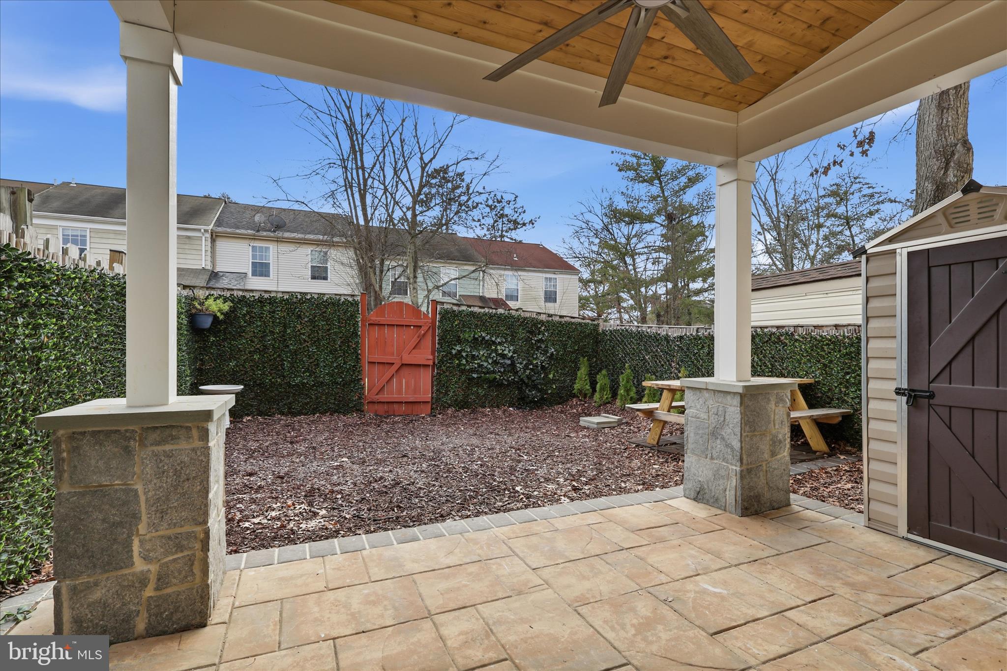 LONDON TOWNE - Residential