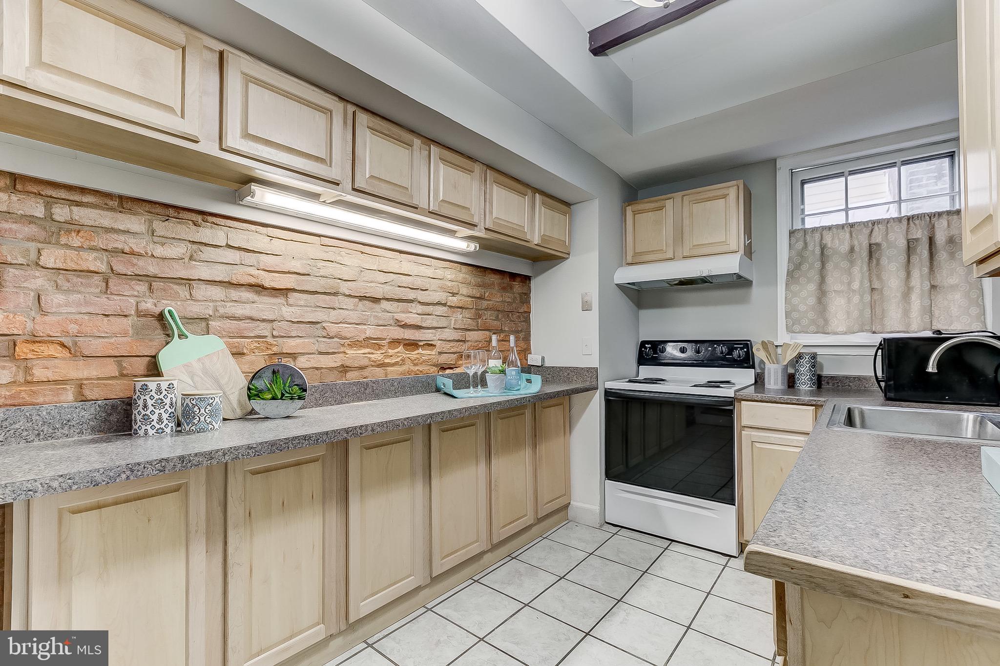 FEDERAL HILL HISTORIC DISTRICT - Residential Lease