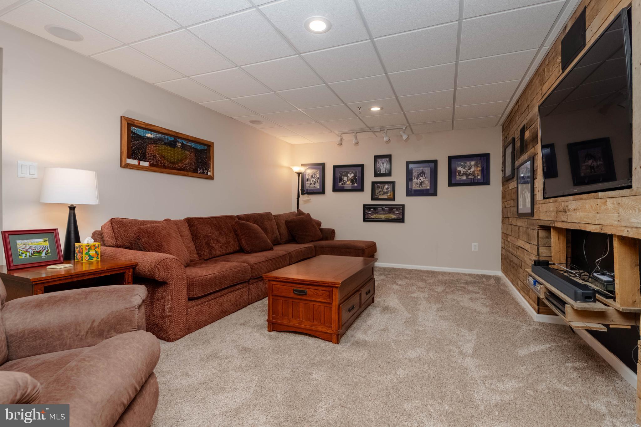 FALLSTON COMMONS - Residential