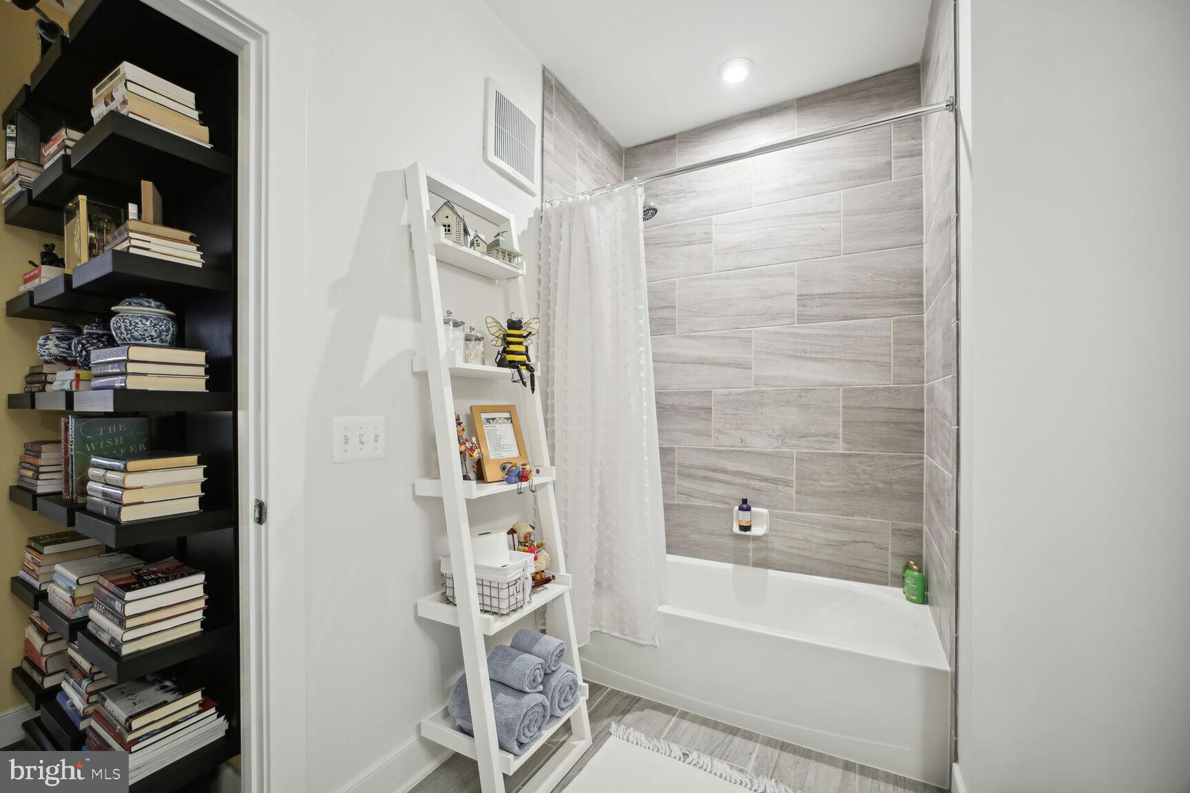 TOWER OAKS - Residential