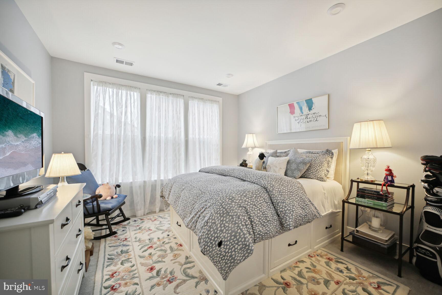 TOWER OAKS - Residential