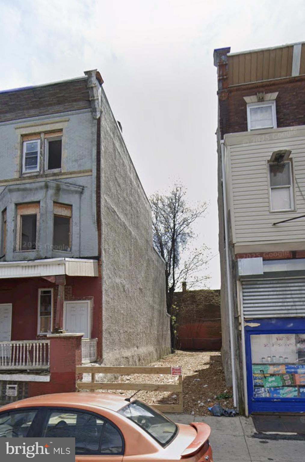 PHILADELPHIA (NORTHWEST) - Land