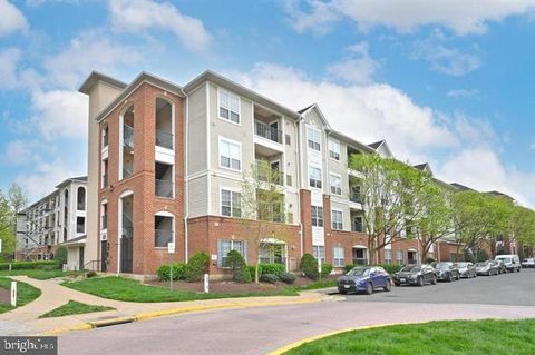 Photo of 4870 Eisenhower Avenue #203, ALEXANDRIA, VA 22304 (MLS # VAAX2050394) Photo of 4870 Eisenhower Avenue #203, ALEXANDRIA, VA 22304 (MLS # VAAX2050394)