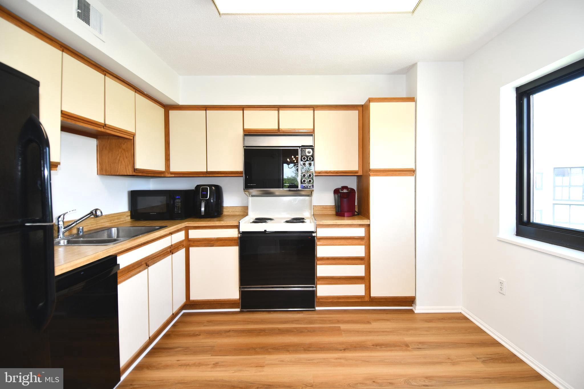 LEISURE WORLD - Residential