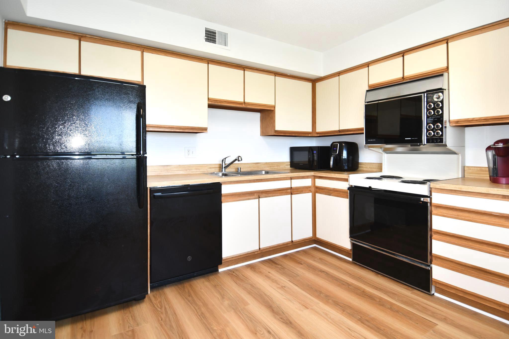 LEISURE WORLD - Residential