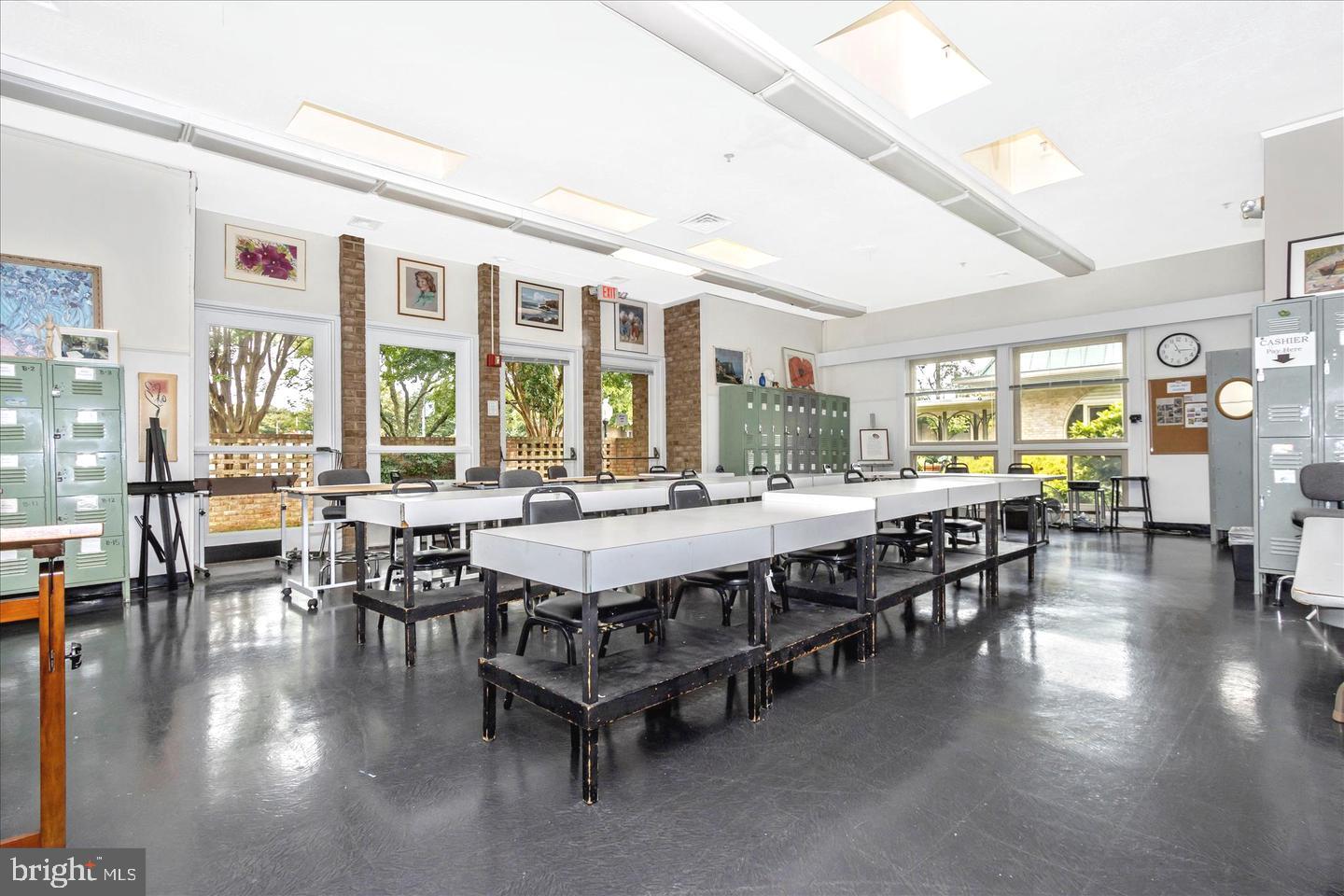 LEISURE WORLD - Residential