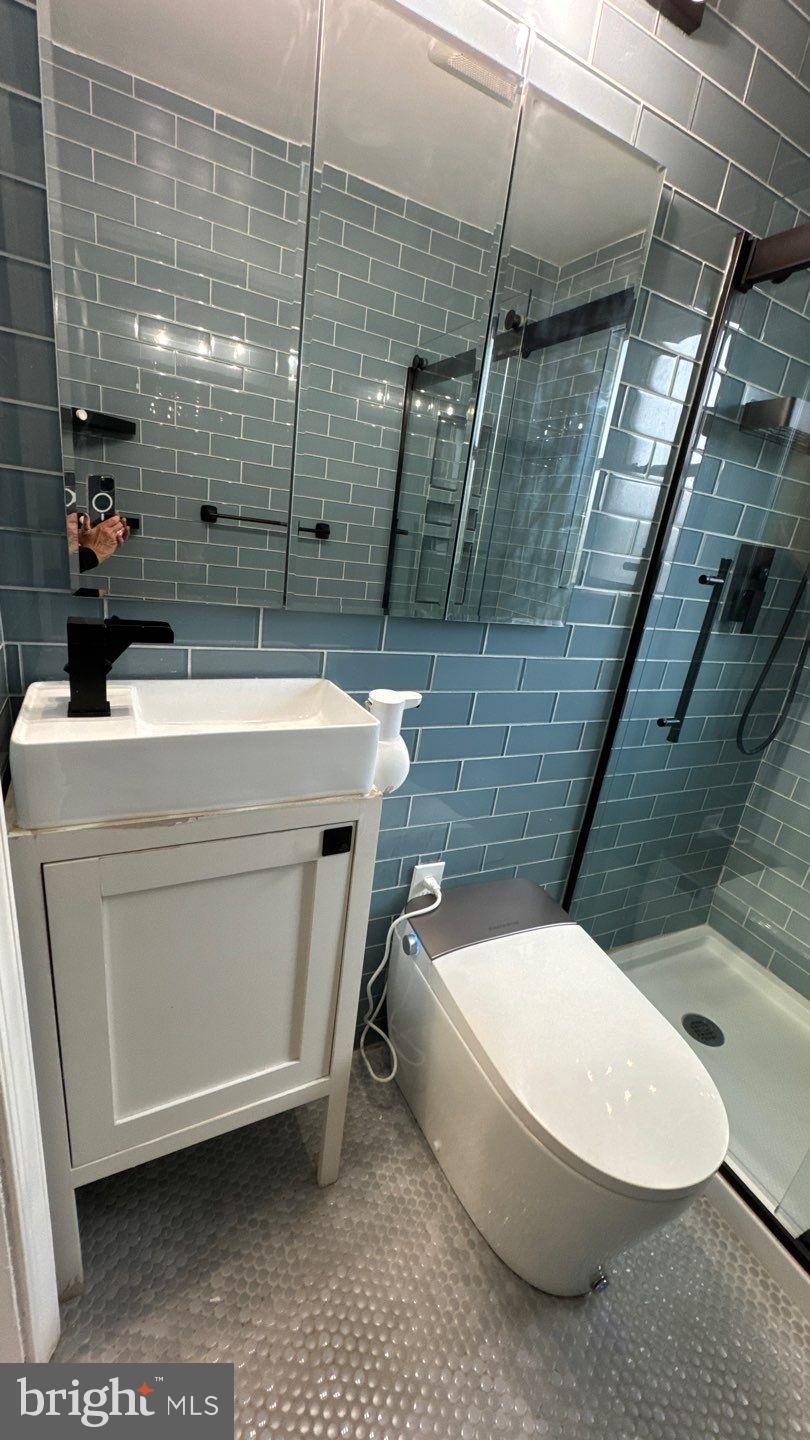 RIDGELEIGH - Residential Lease