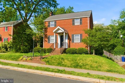 Photo of 2101 N Kenilworth Street, ARLINGTON, VA 22205 (MLS # VAAR2072304)