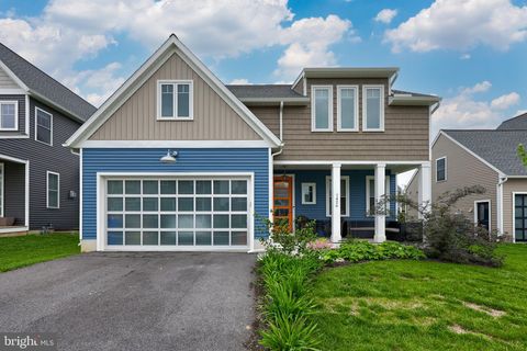 Photo of 1426 Barrington Drive, Mount Joy, PA 17552 (MLS # PALA2050732)