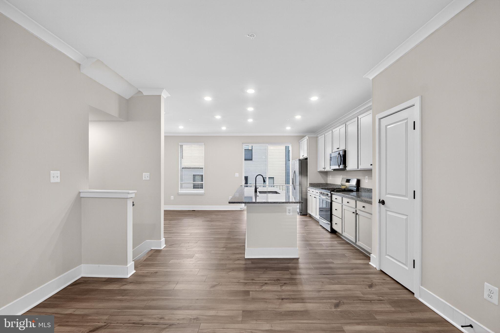 MEDFIELD - Residential