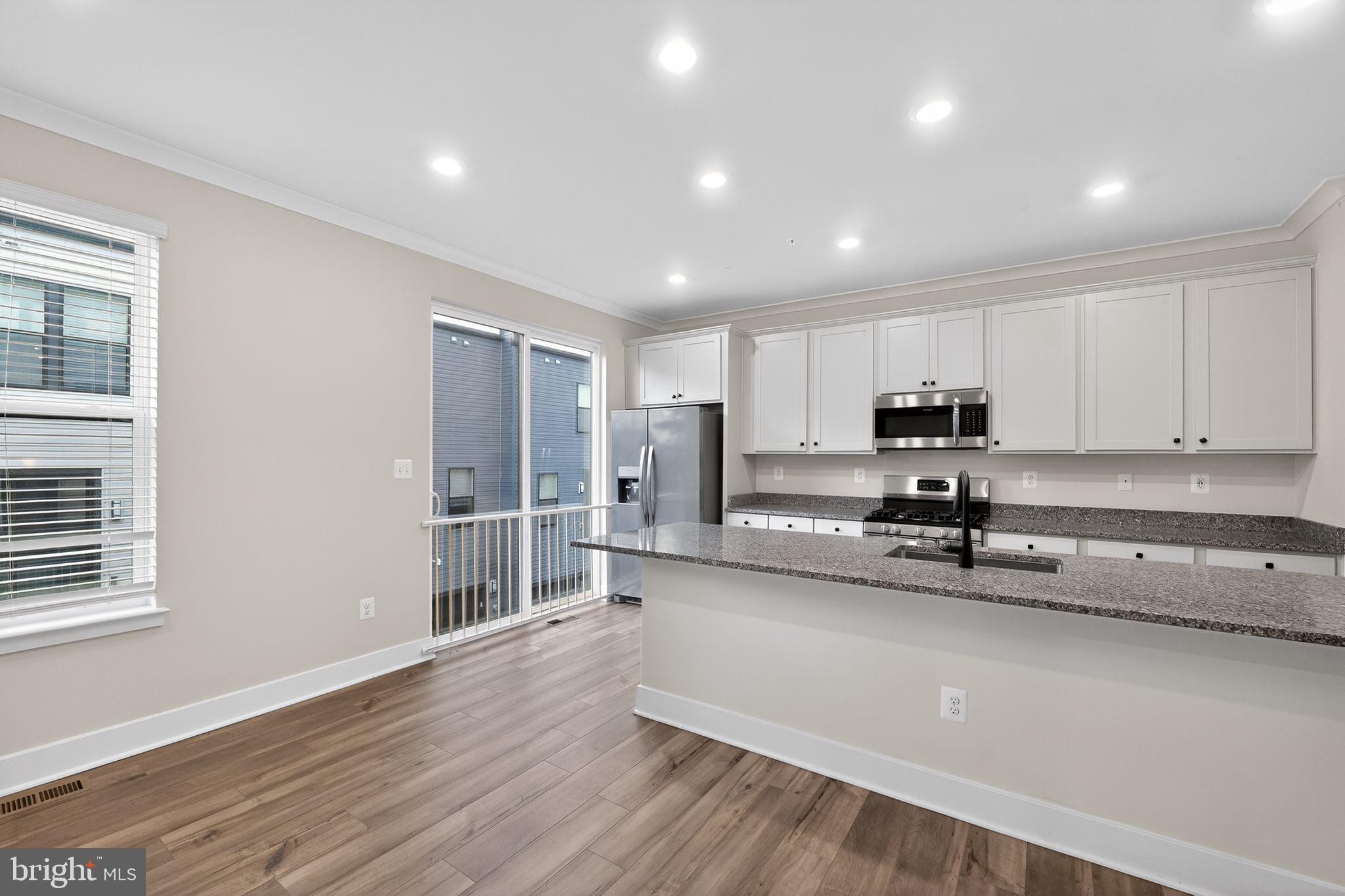 MEDFIELD - Residential