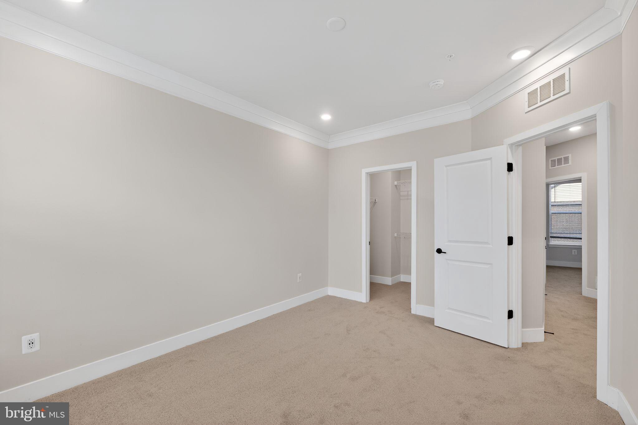 MEDFIELD - Residential