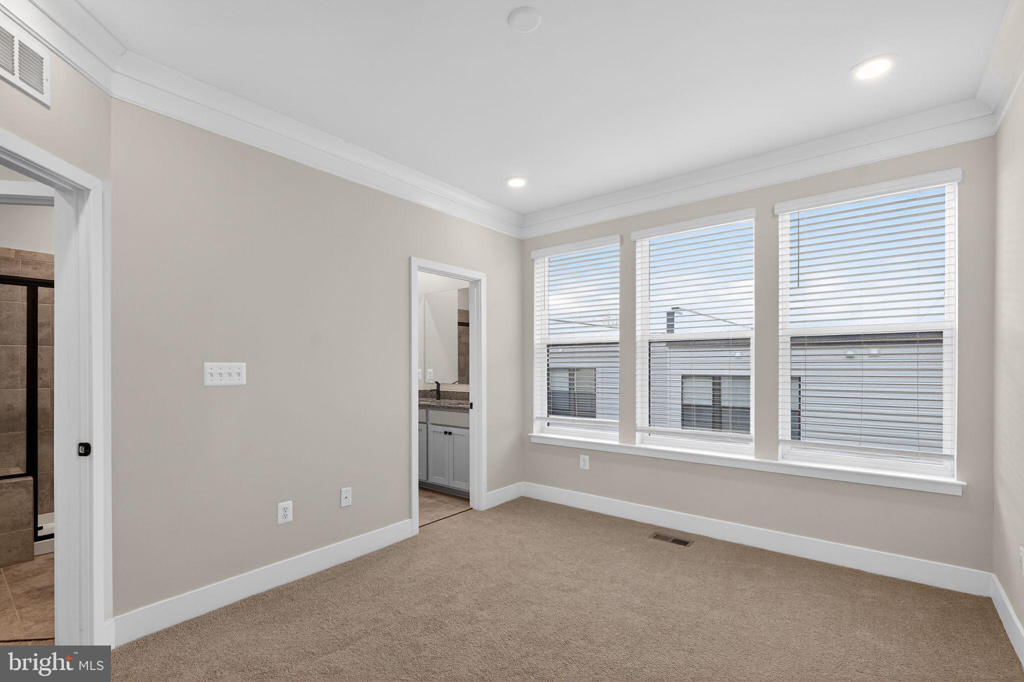 MEDFIELD - Residential