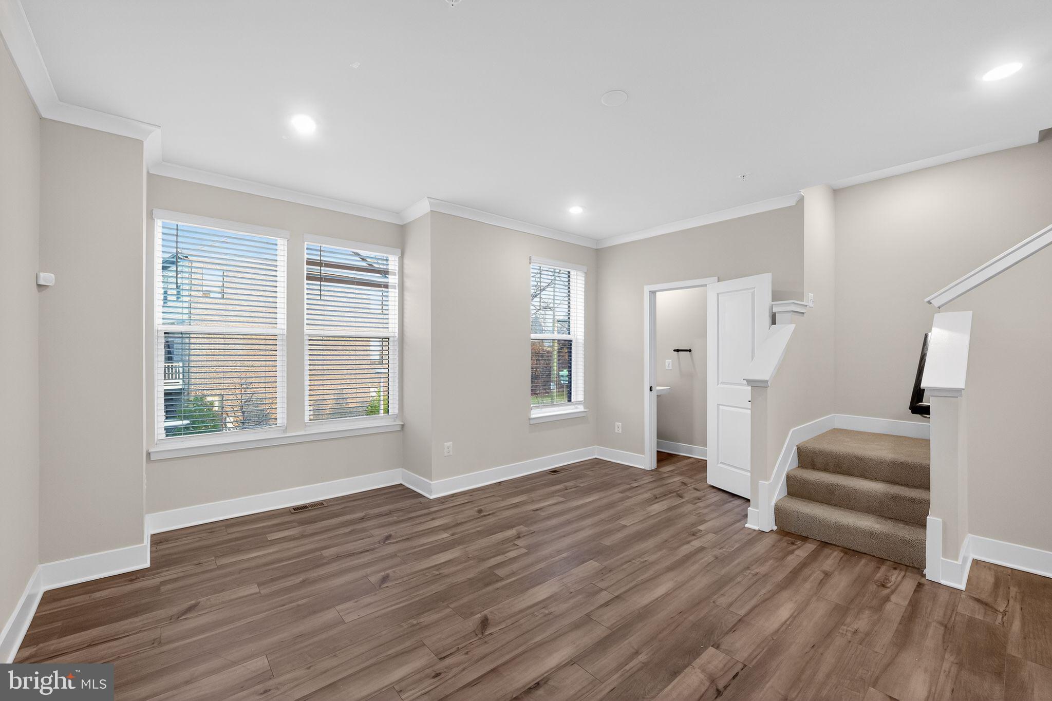 MEDFIELD - Residential