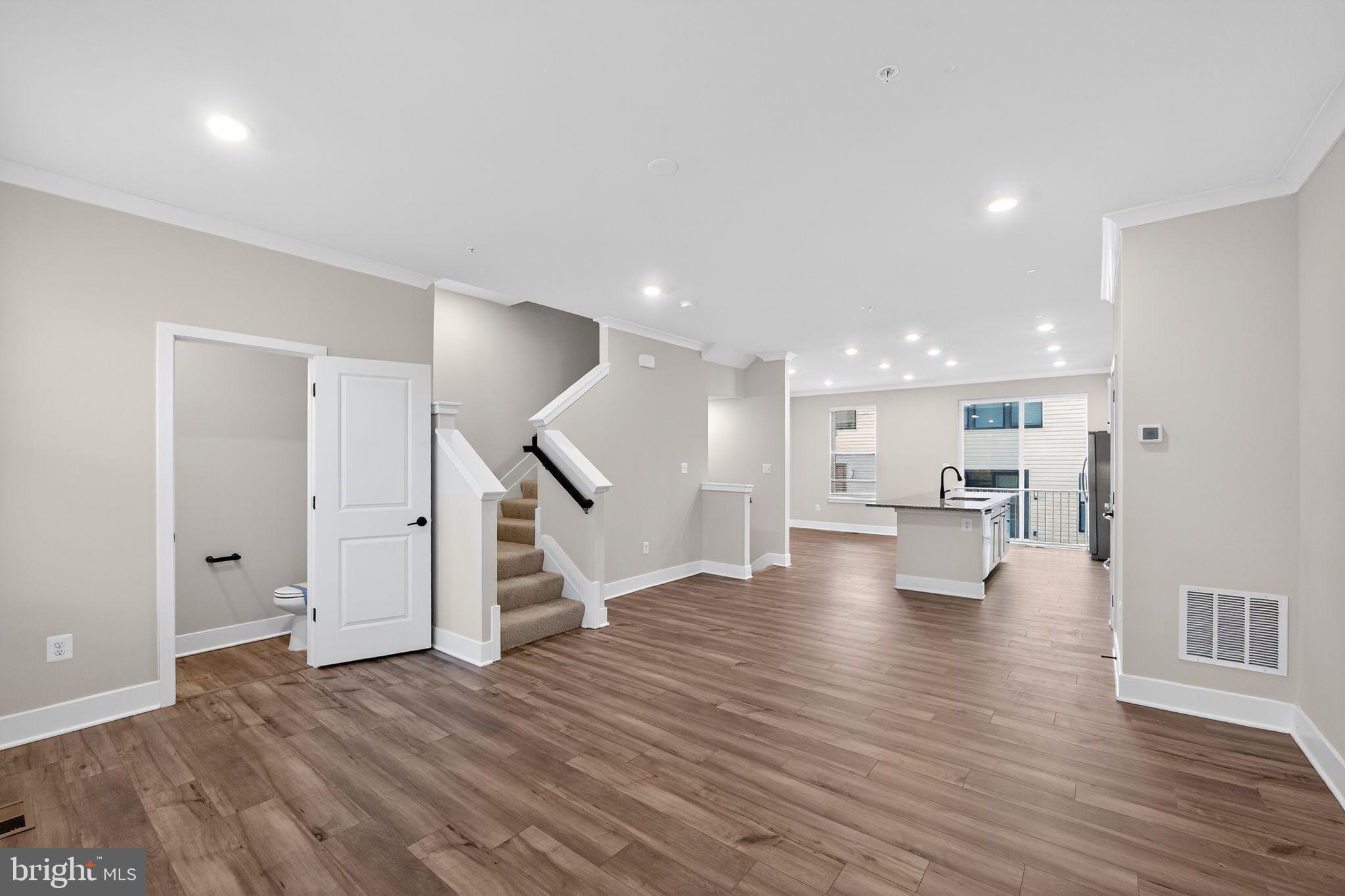 MEDFIELD - Residential