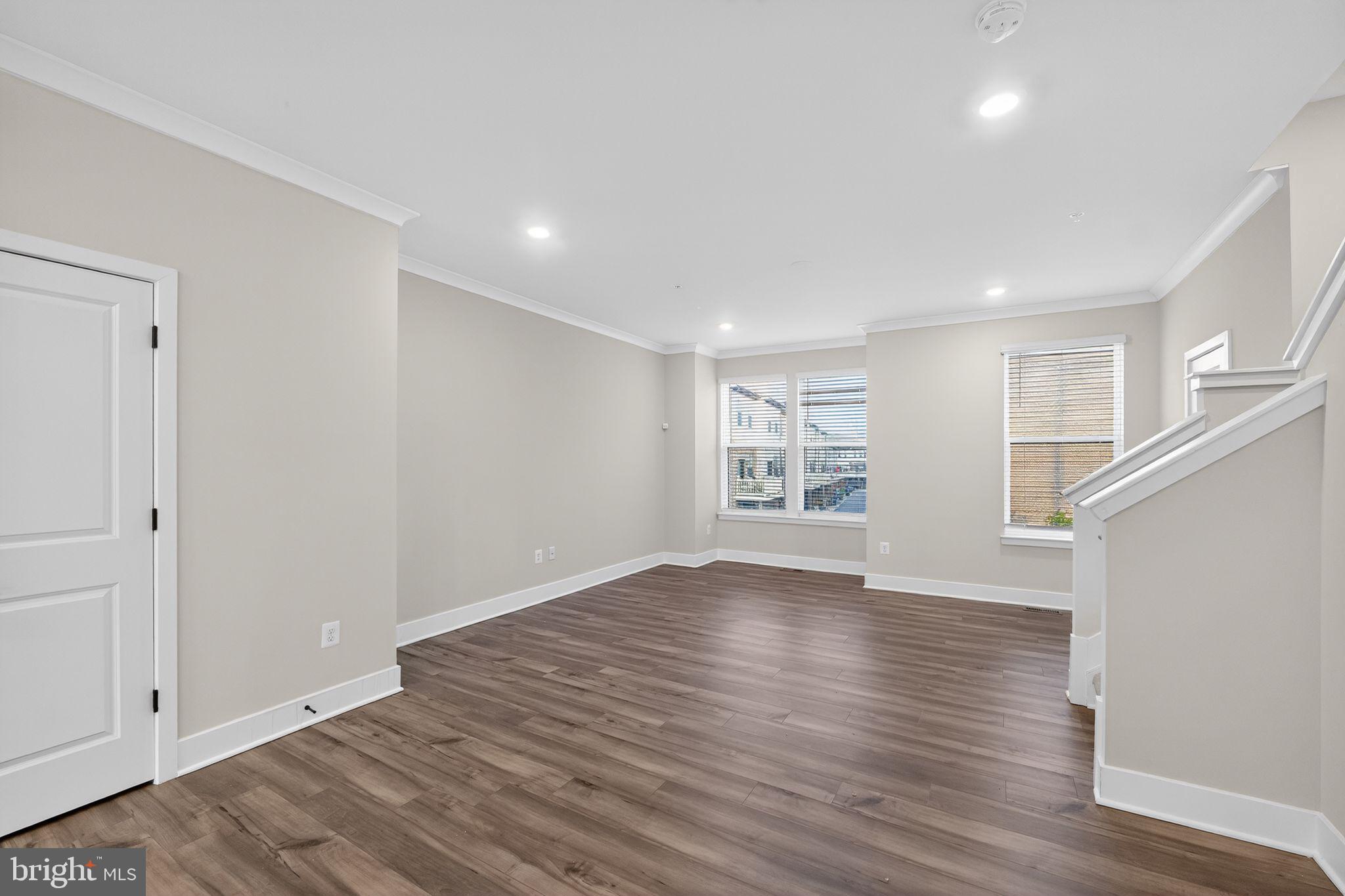 MEDFIELD - Residential