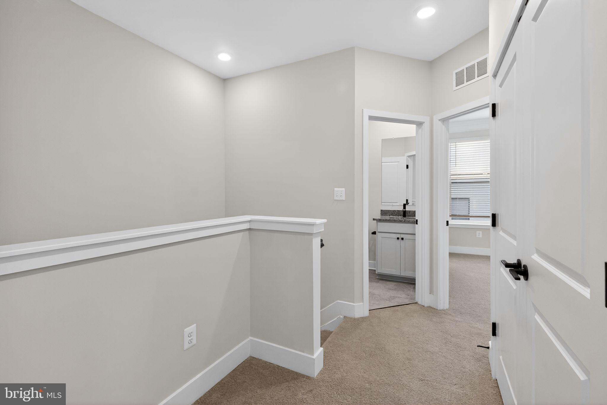 MEDFIELD - Residential