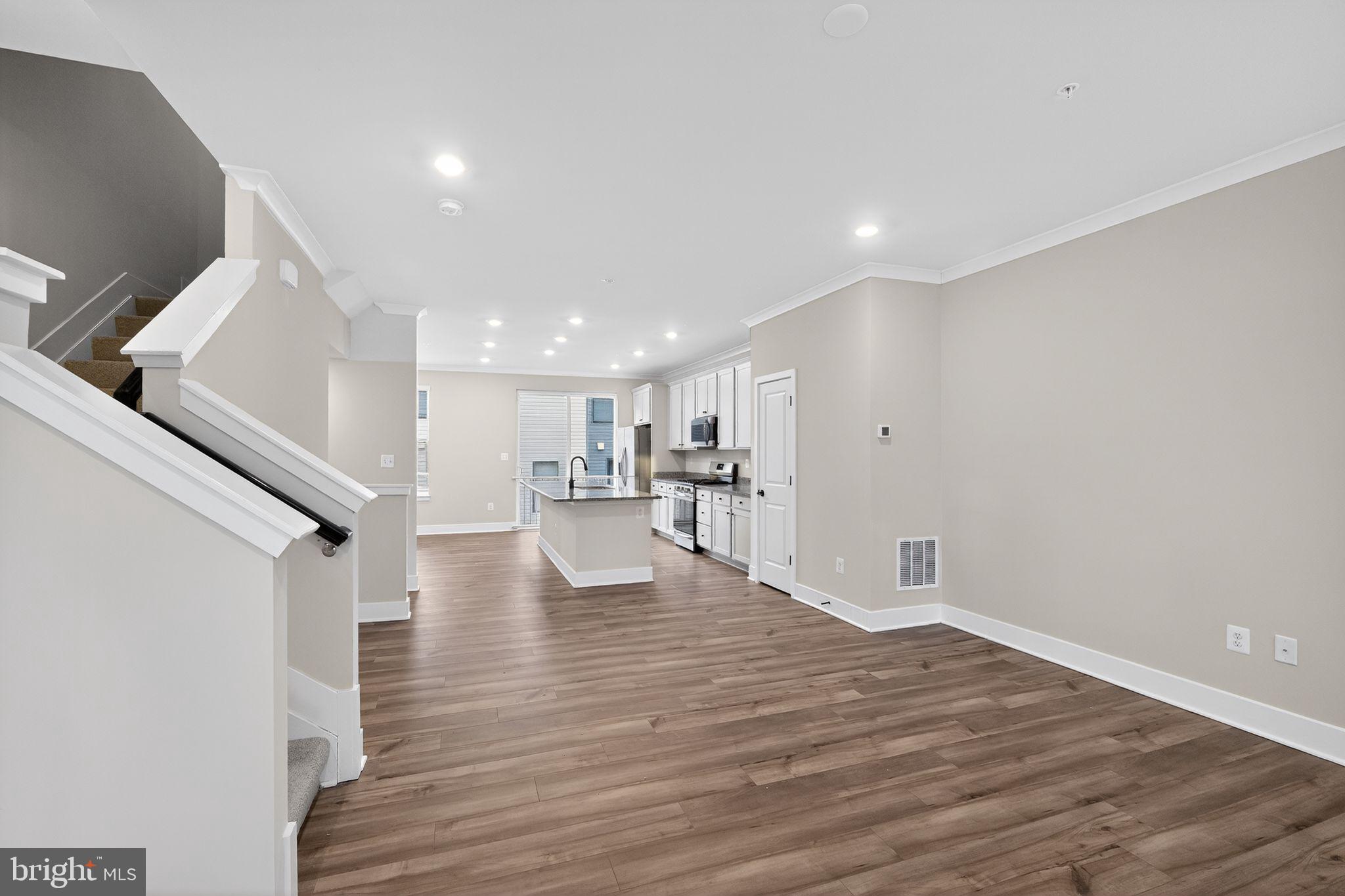 MEDFIELD - Residential