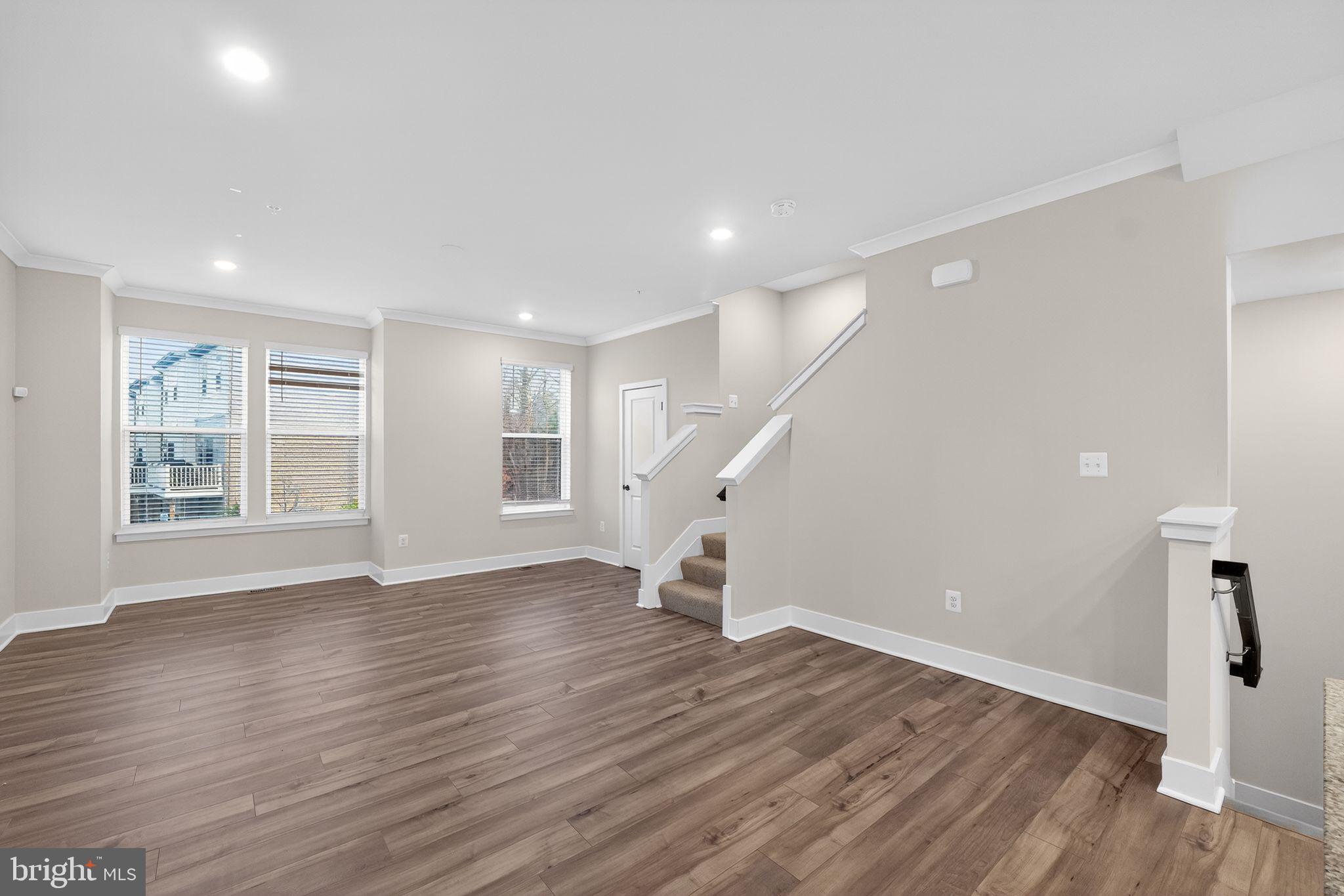 MEDFIELD - Residential