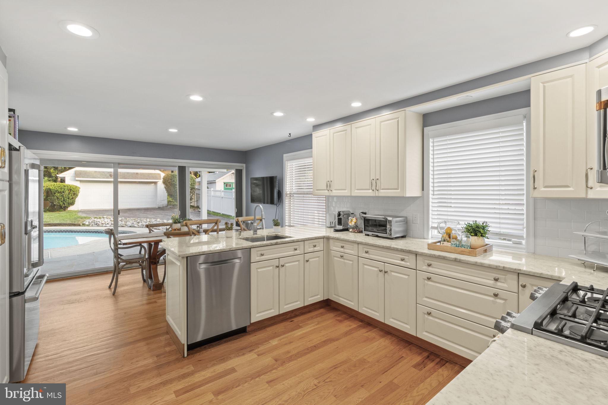 GLADWYNE - Residential