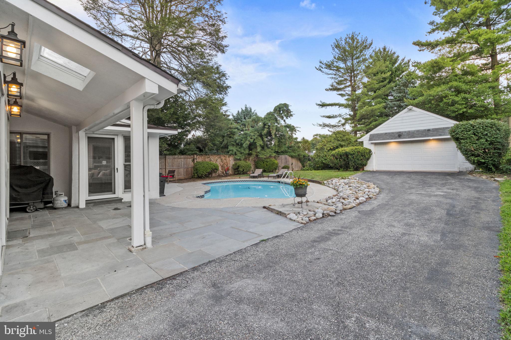 GLADWYNE - Residential