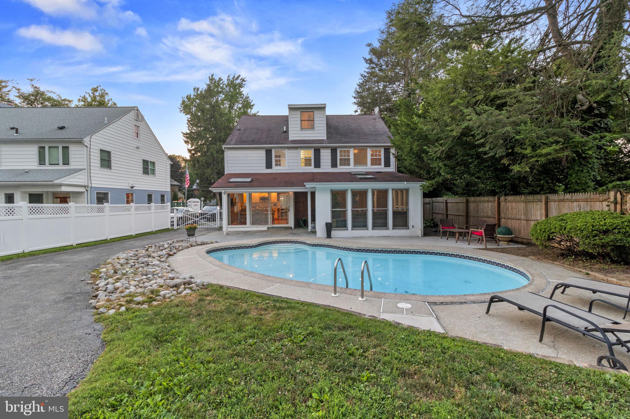 GLADWYNE - Residential